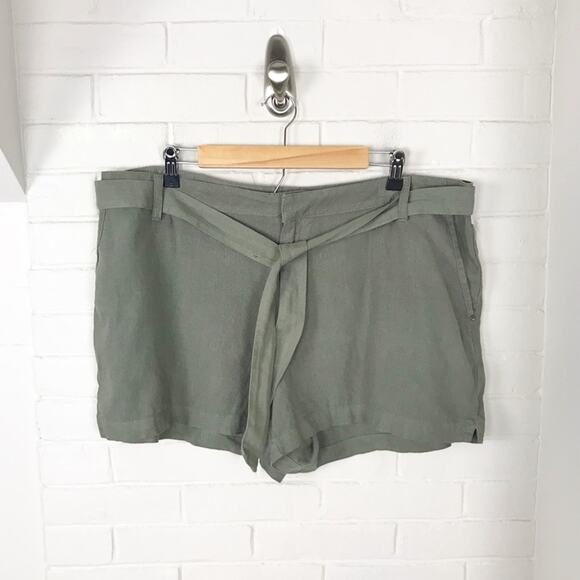 a.n.a Green Linen Blend Casual Plus Size Shorts Size 33/16 - Picture 1 of 9